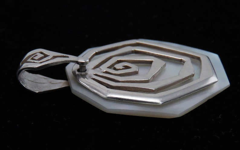 Vintage c1970/'s Sterling Silver and Mother of Pearl Shell Necklace Pendant or Charm
