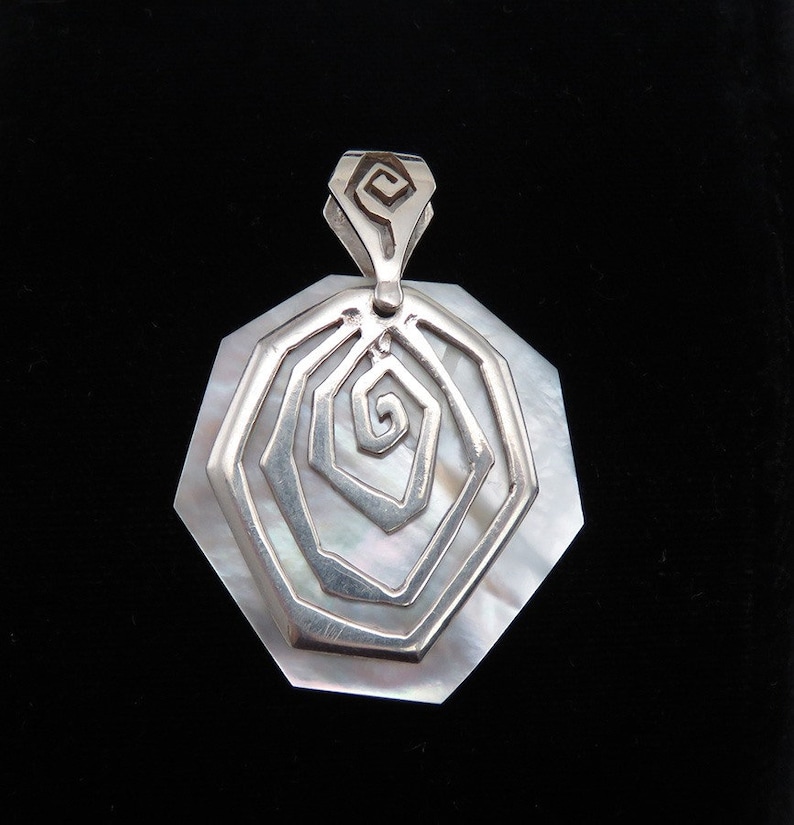 Vintage c1970/'s Sterling Silver and Mother of Pearl Shell Necklace Pendant or Charm
