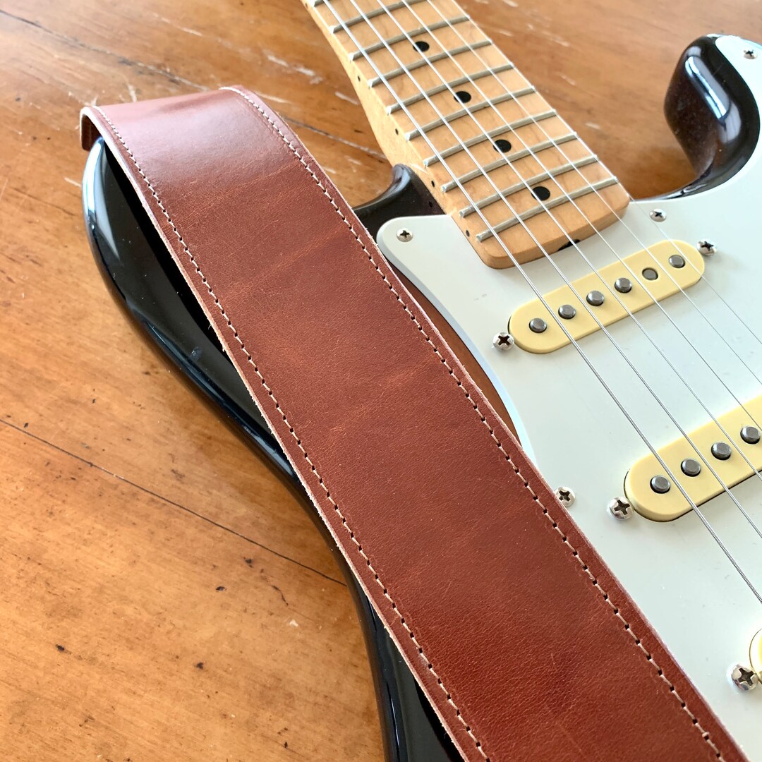 Fender Broken-In Leather Strap Brown 2.5 in.