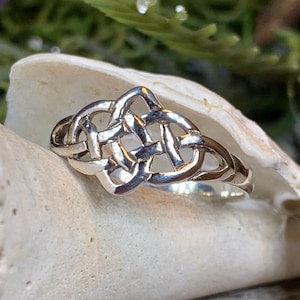 Celtic Knot Ring, Celtic Jewelry, Irish Jewelry, Ireland Jewelry, Trinity Knot Ring, Anniversary Gift, Promise Ring, Scottish Ring, Mom Gift