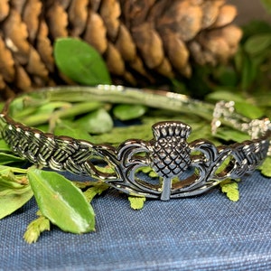 Thistle Bracelet, Scotland Jewelry, Outlander Jewelry, Celtic Jewelry, Wiccan Jewelry, Wife Gift, Sister Gift, Celtic Knot Jewelry, Mom Gift