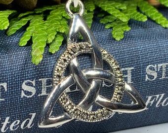 Mom Gift Girlfriend Gift Trinity Knot Jewelry Celtic Jewelry Celtic Crown Necklace Irish Jewelry Scotland Jewelry Ireland Gift