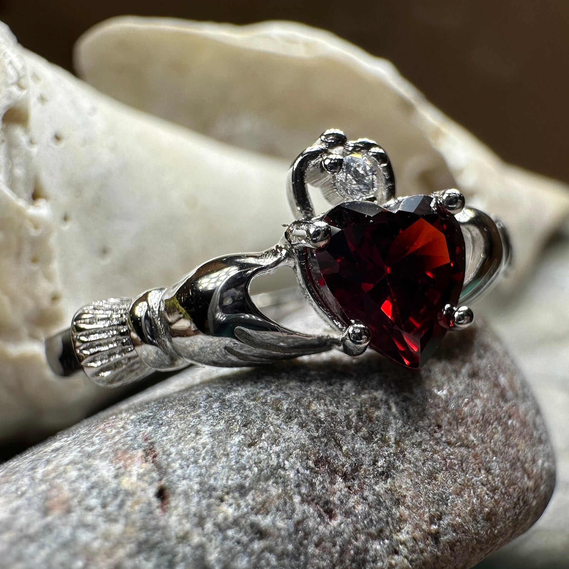 Claddagh ring with garnet heart sale
