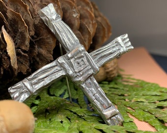 Saint Brigid's Cross Brooch, Celtic Pin, Religious Jewelry, Ireland Cross Pin, Celtic Cross Gift, Sister Gift, Mom Gift, Goddess Jewelry