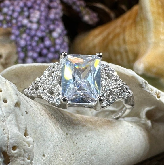 Celtic knot 2024 ring with diamond