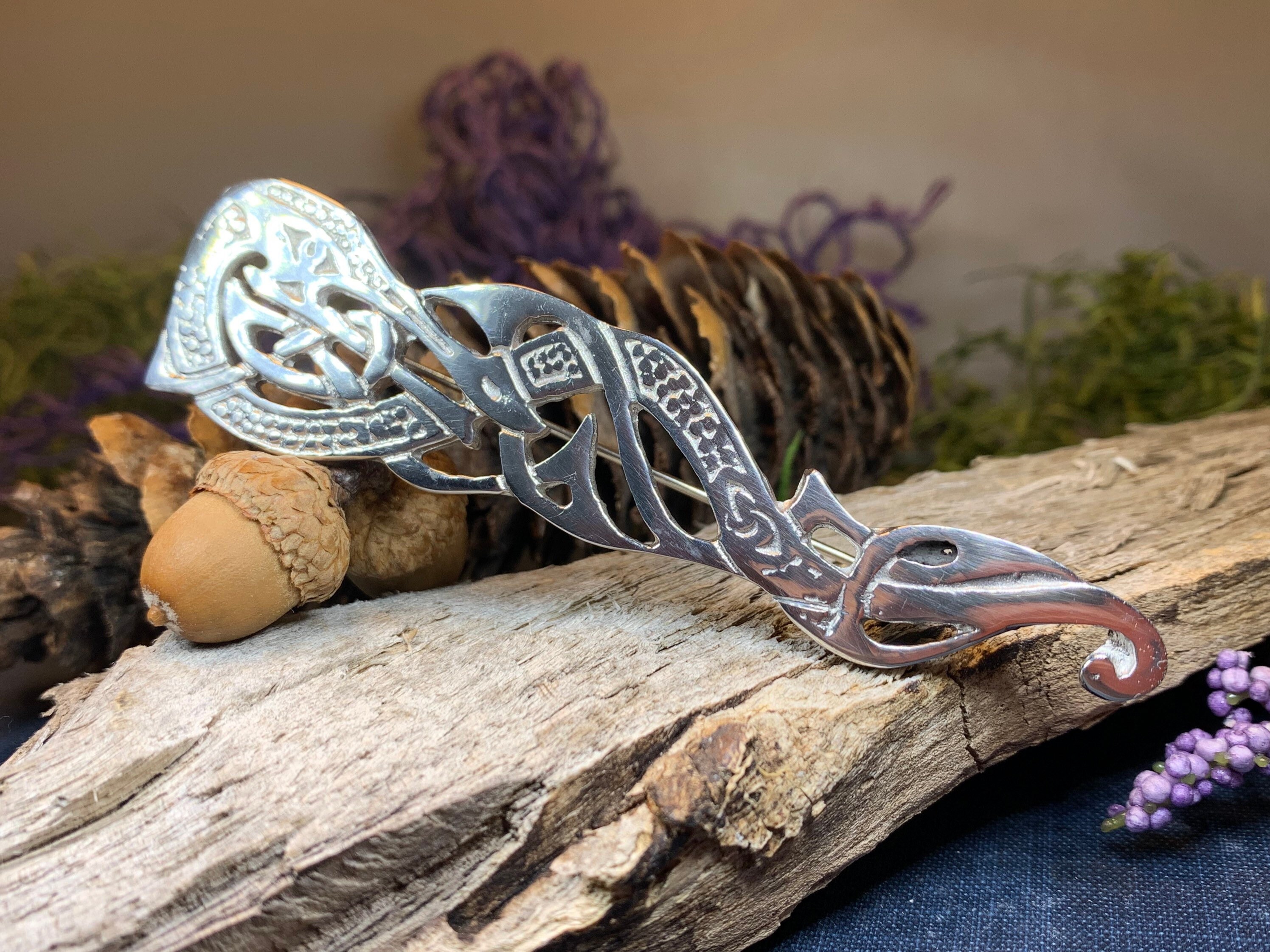 Dragon kilt cheap pin