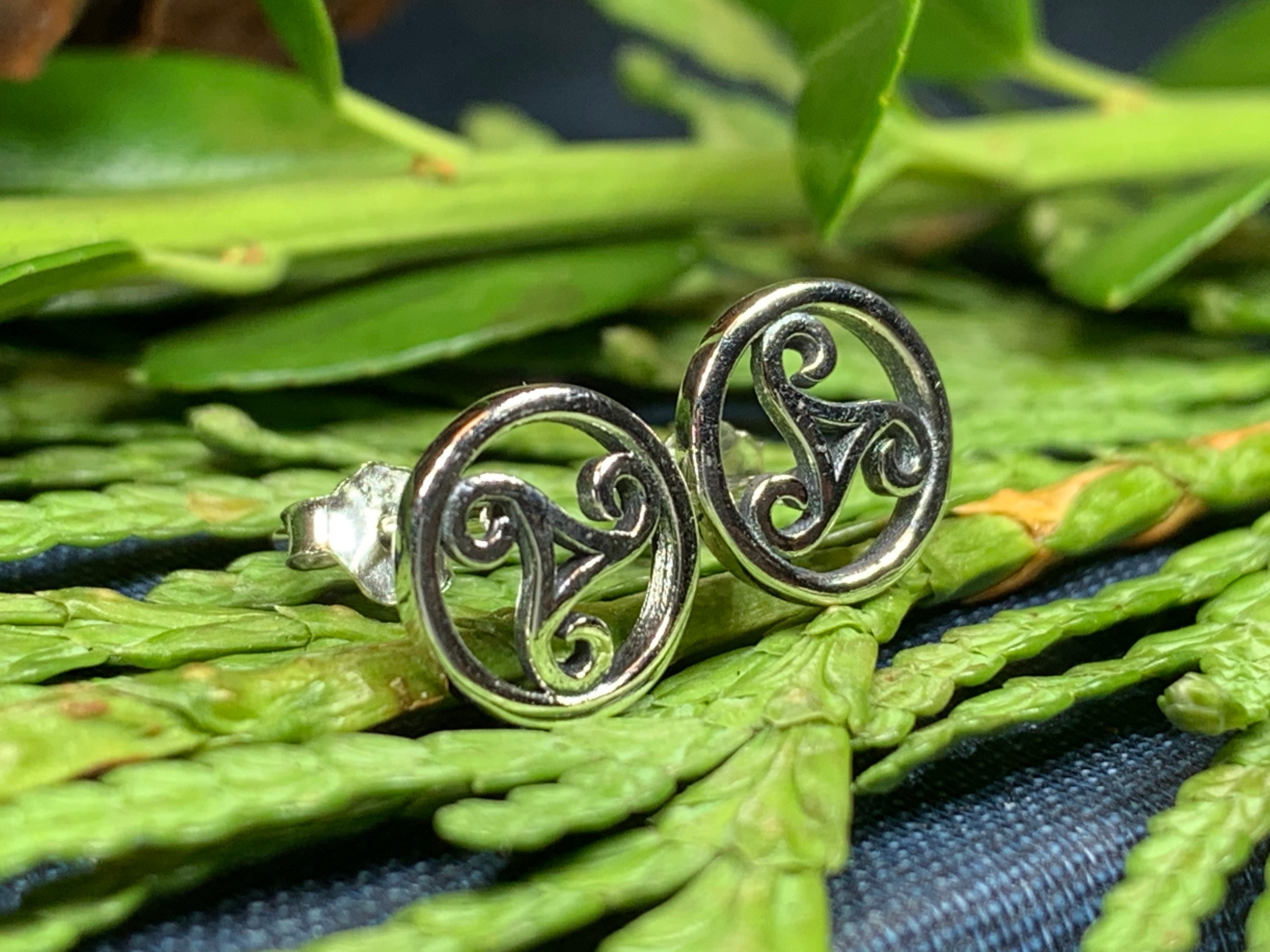 CelticCrystalDesigns Celtic Scarf Ring, Scotland Jewelry, Irish Jewelry, Celtic Jewelry, Outlander Jewelry, Celtic Spiral Jewelry, Sister Gift, Scarf Slide