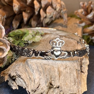 Claddagh Bracelet, Celtic Jewelry, Irish Jewelry, Bridal Jewelry, Heart Jewelry, Girlfriend Gift, Wife Gift, Anniversary Gift, Mom Gift