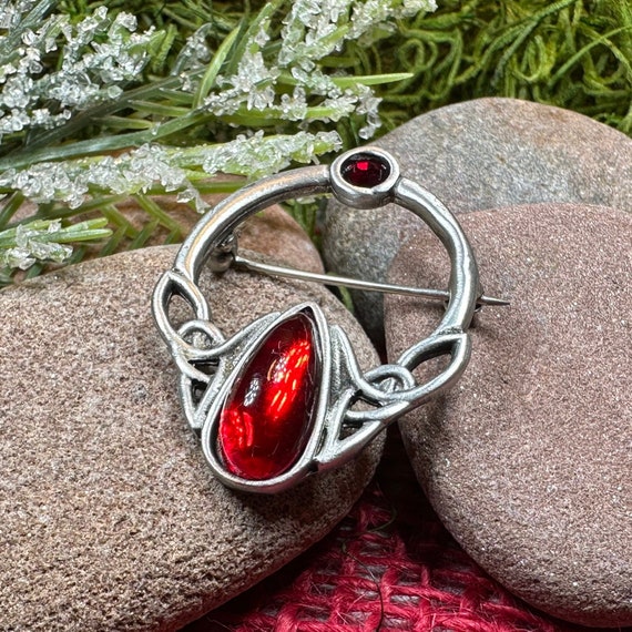 Celtic knot deals brooch