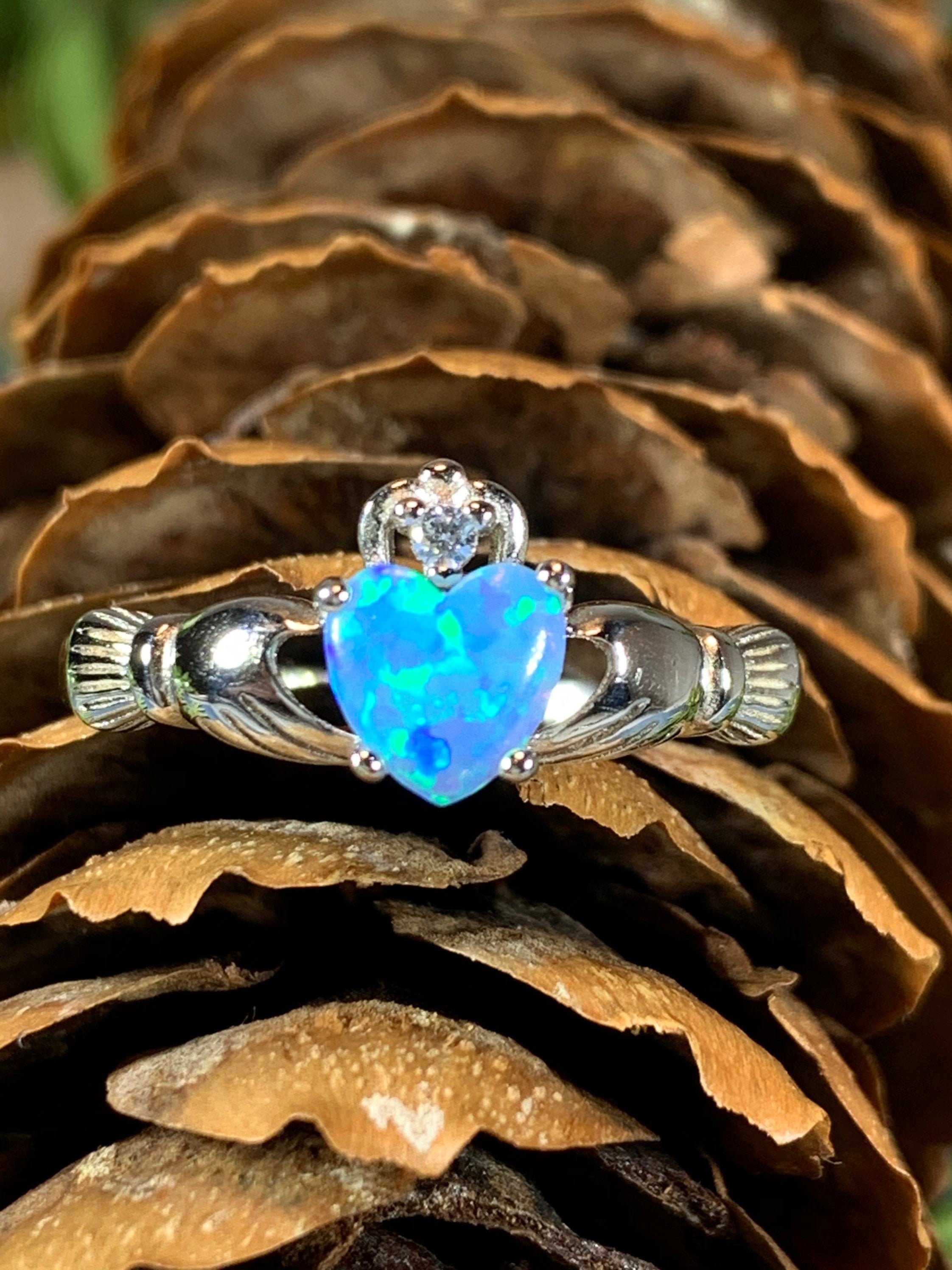 Claddagh ring blue stone deals