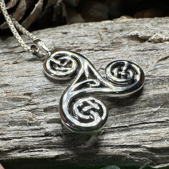Celtic spiral necklace deals
