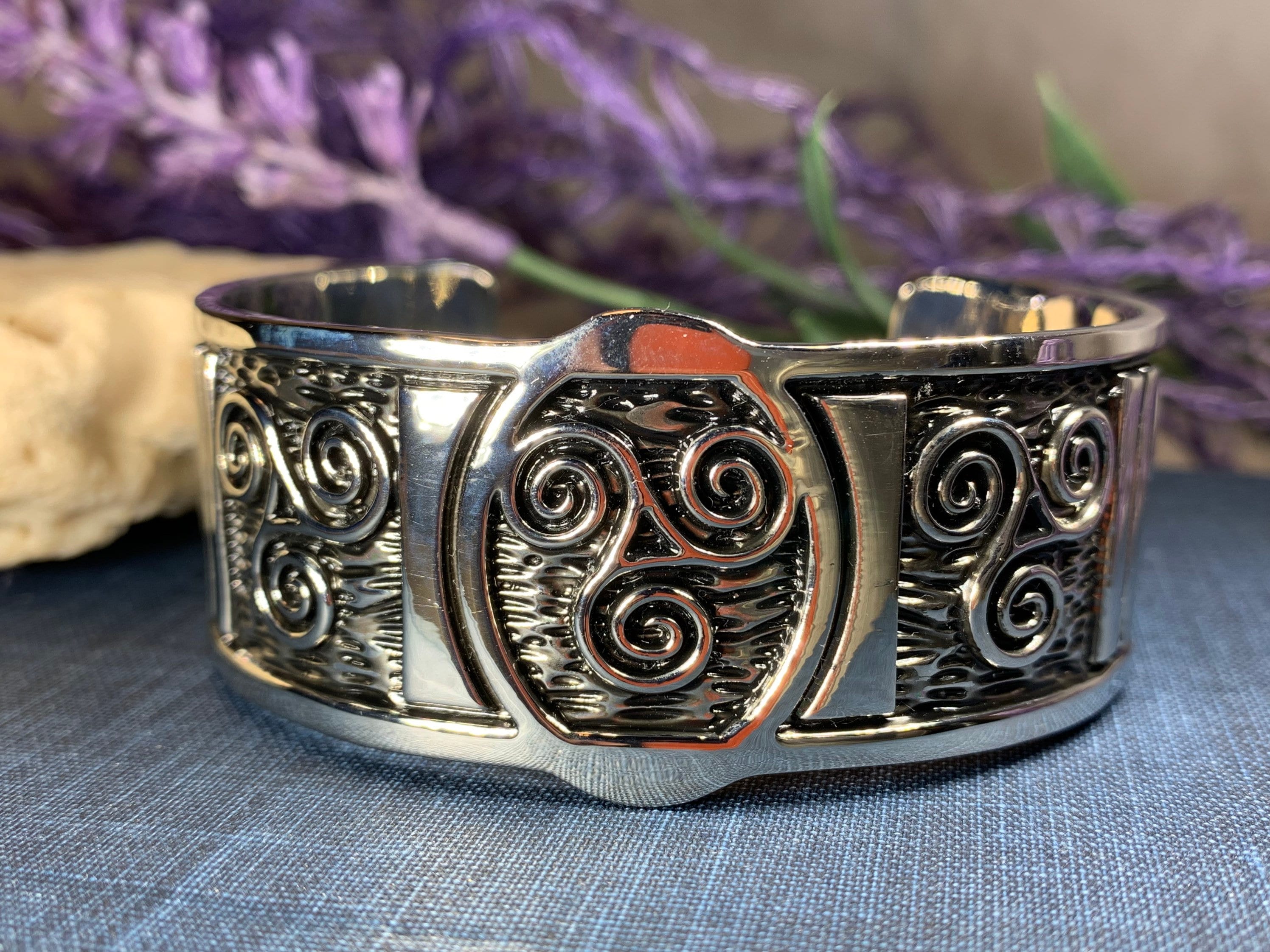 Celtic Knot Bracelet, Celtic Jewelry, Bangle Bracelet, Scotland Jewelry 