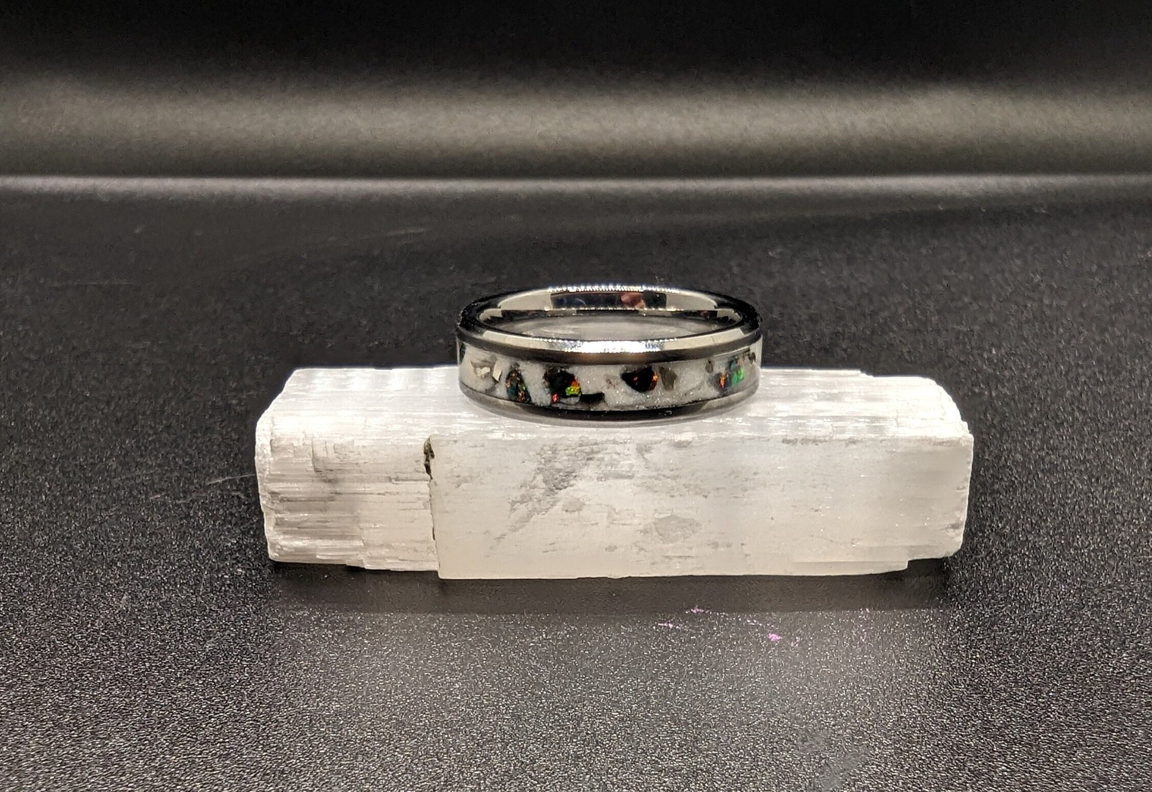 Yuri On Ice!, anillo de ópalo triturado, alianza de boda España