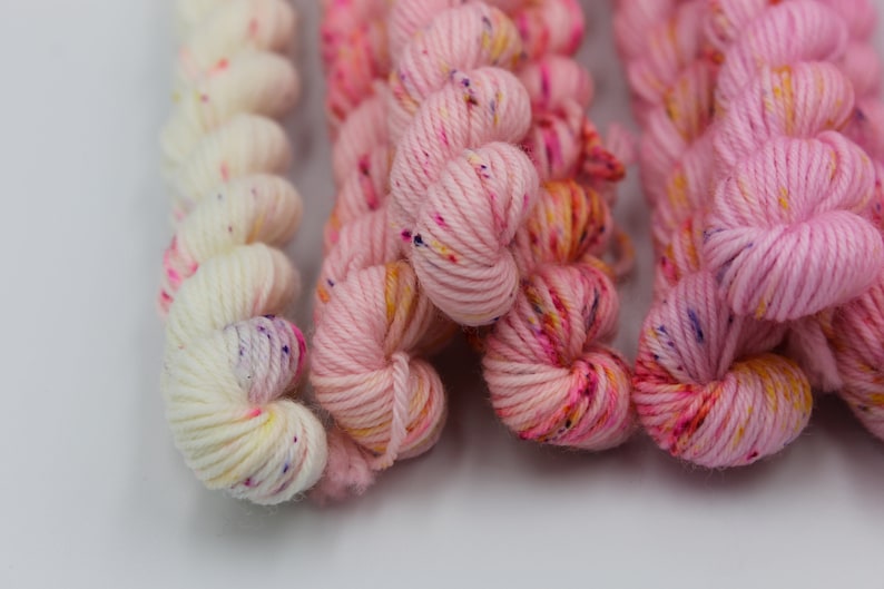 Strawberry Sorbet Sprinkles Micro Skein Fade Set Premium Sock 75/% SuperWash Merino and 25 Nylon 10 x 10g