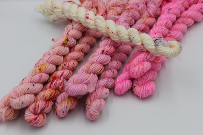 Strawberry Sorbet Sprinkles Micro Skein Fade Set Premium Sock 75/% SuperWash Merino and 25 Nylon 10 x 10g