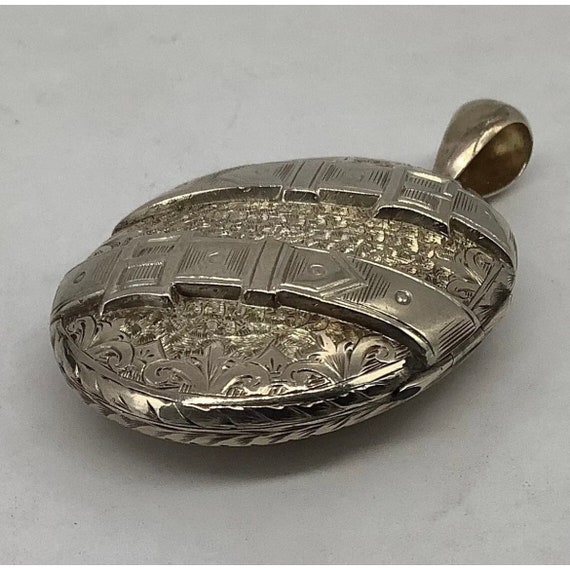 Antique Locket- Large Victorian High Carat Gold- … - image 3