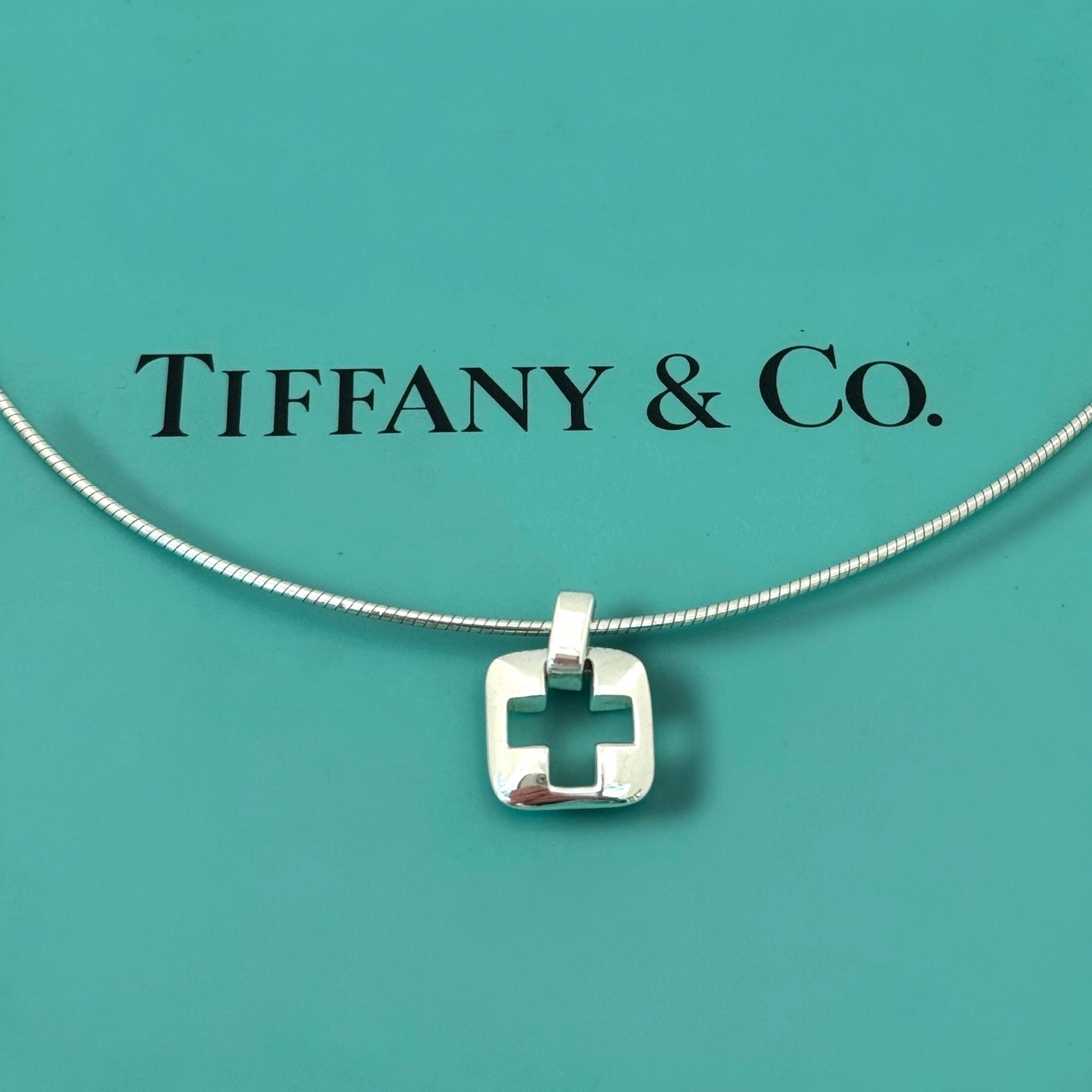 T*】様 Tiffany & Co. 十字架18kネックレス オリジナルポーチ付 T*】様 Tiffany & Co. 十字架18kネックレス オリジナルポーチ付