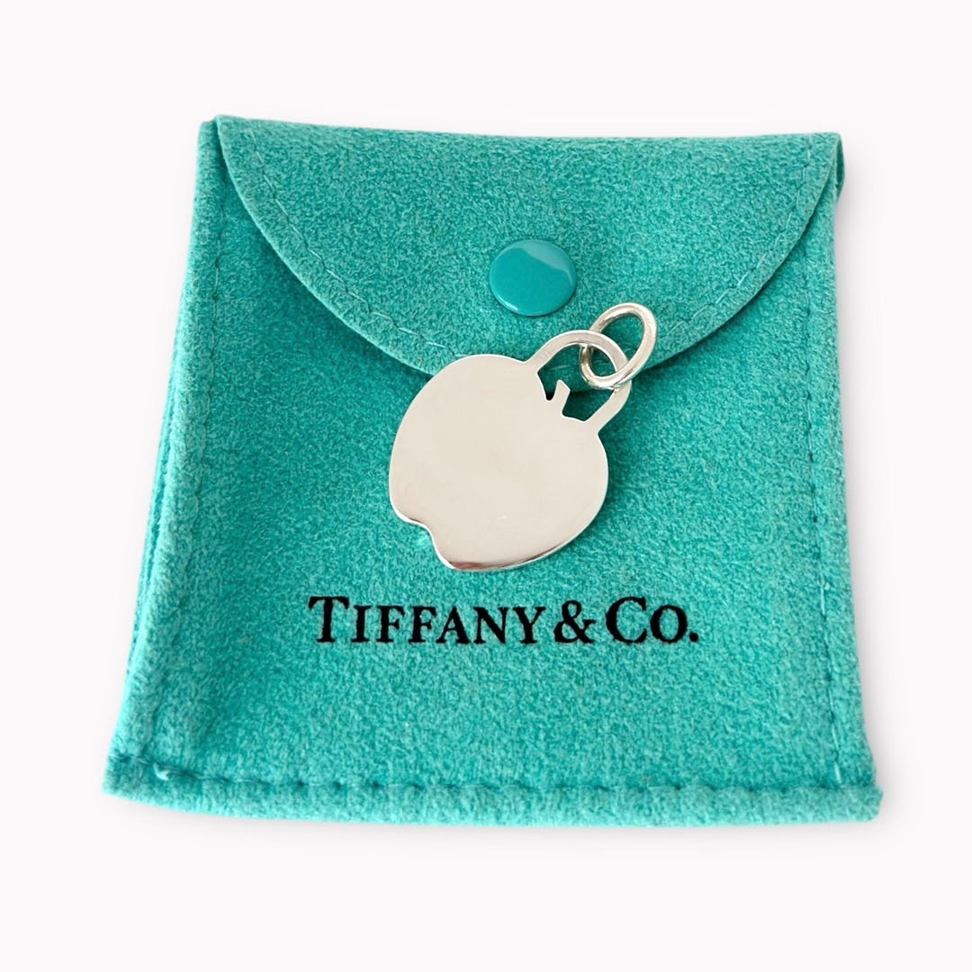 ティファニー　アップルチャーム Apple charm in sterling silver. | Tiffany & Co. CA