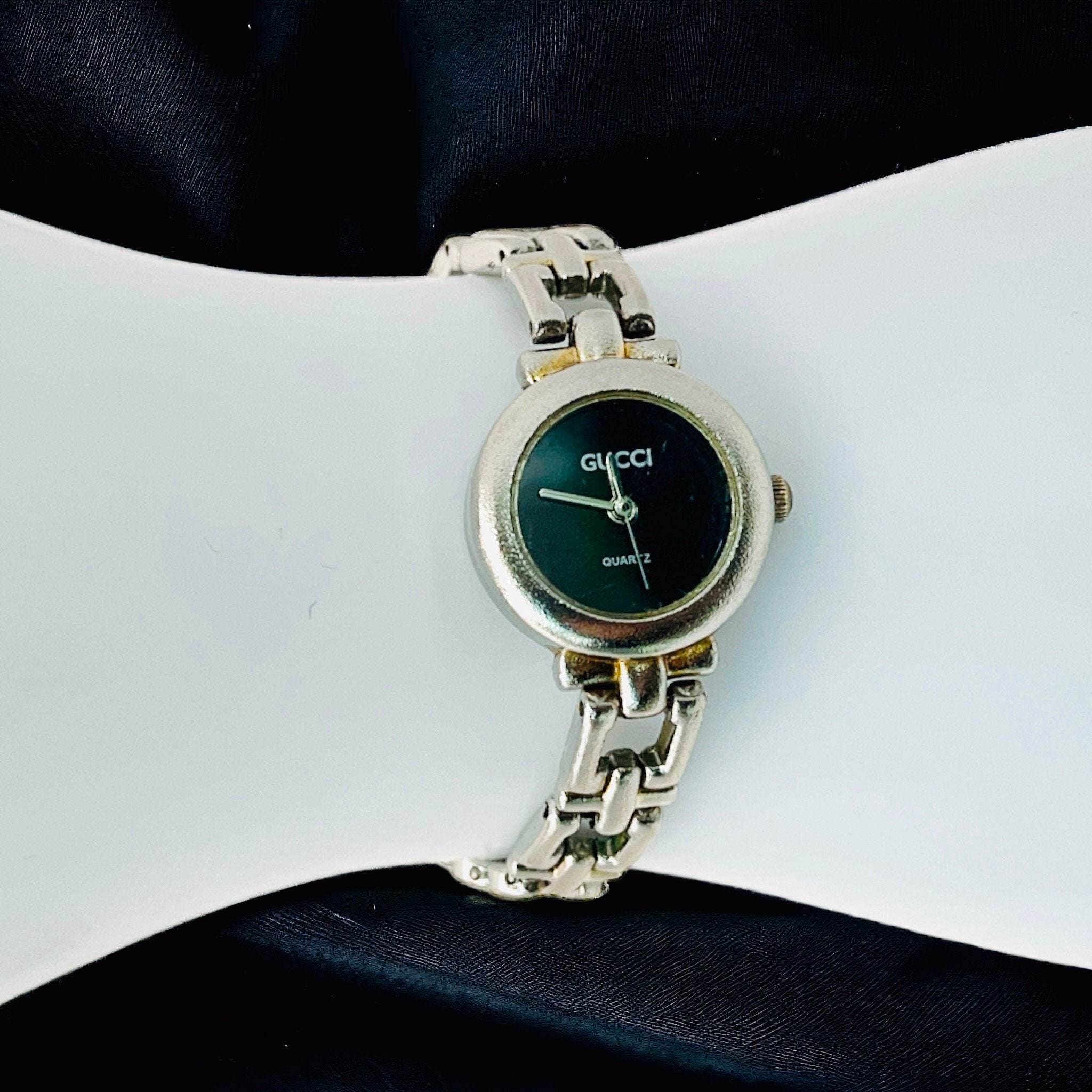 AUTHENTIC Gucci Watch Vintage Silver Tone Retro Gucci Timepiece 