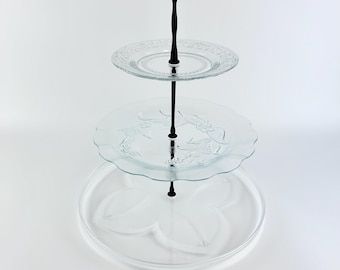 Soporte para pasteles de vidrio transparente vintage de varios niveles, platos desiguales.