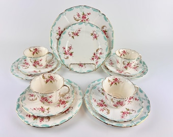 Juego de tazas de té y postre vintage de Pointons, Inglaterra, con flores rosas, ribete verde y dorado (servicio para 4 personas).
