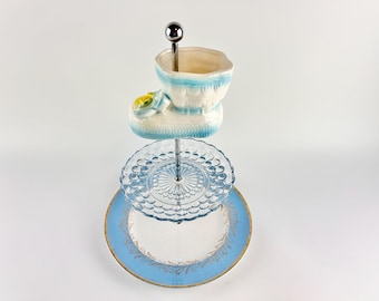 Soporte para pasteles de 3 niveles con diseño de patucos de bebé vintage, platos desiguales, decoración para baby shower.