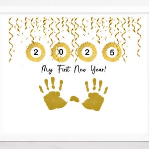 赤ちゃんの最初の新年 2025、新年のクラフト、手形足形アート、DIY アート カード。幼児、赤ちゃんの記念品。印刷可能。
