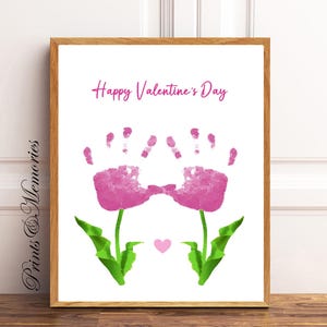 Art de l'empreinte de main de la Saint-Valentin, belle empreinte de main de fleur rose, artisanat de bébé en bas âge. Modèle imprimable.