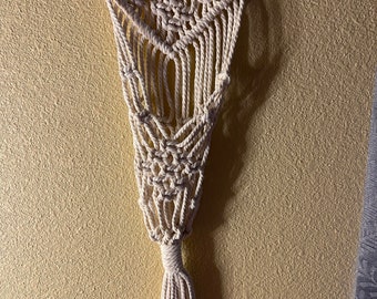 Macramé plant holder