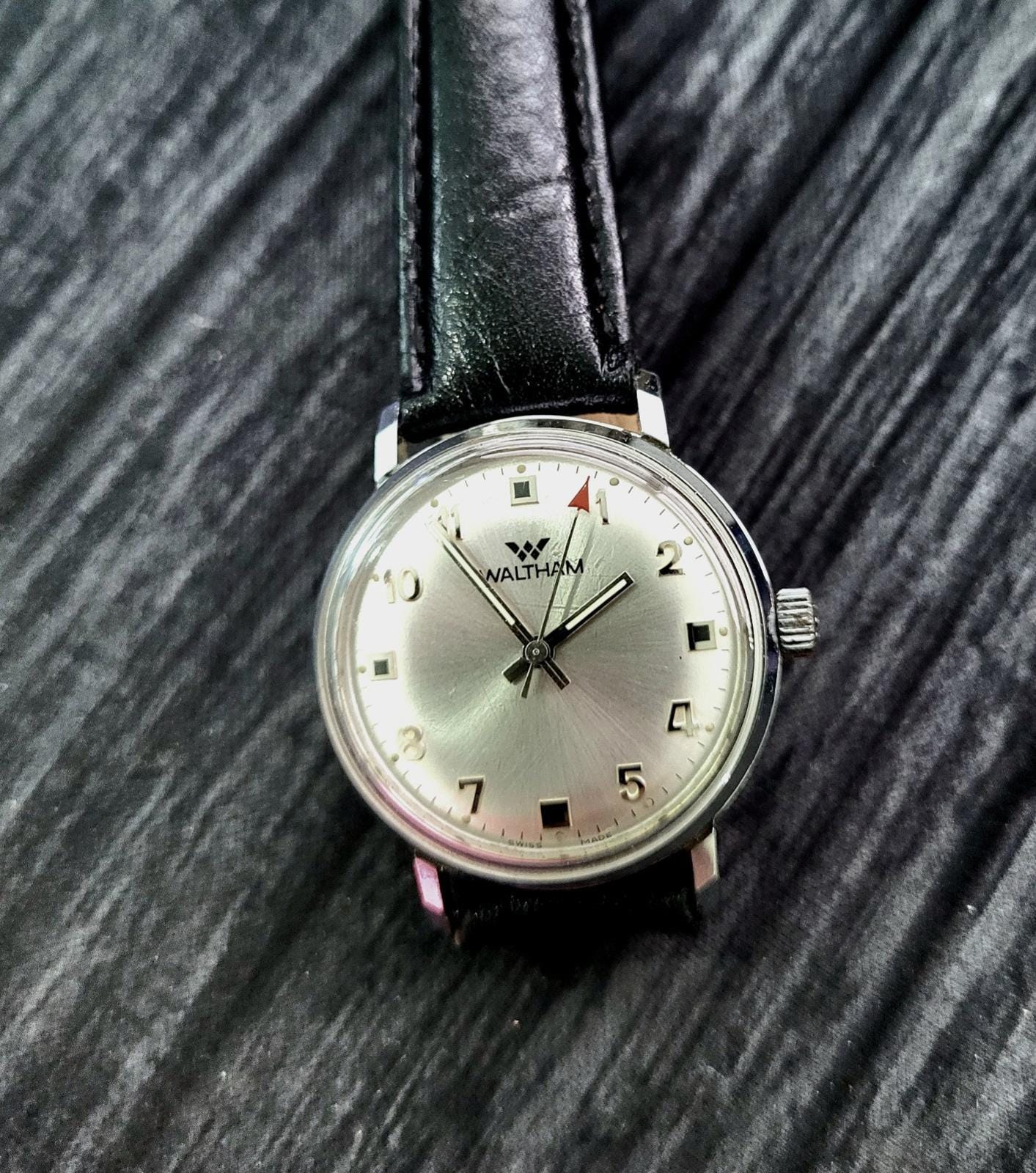 Rare Waltham Mechanical 140 Caliber Swiss 1950 display picture 3
