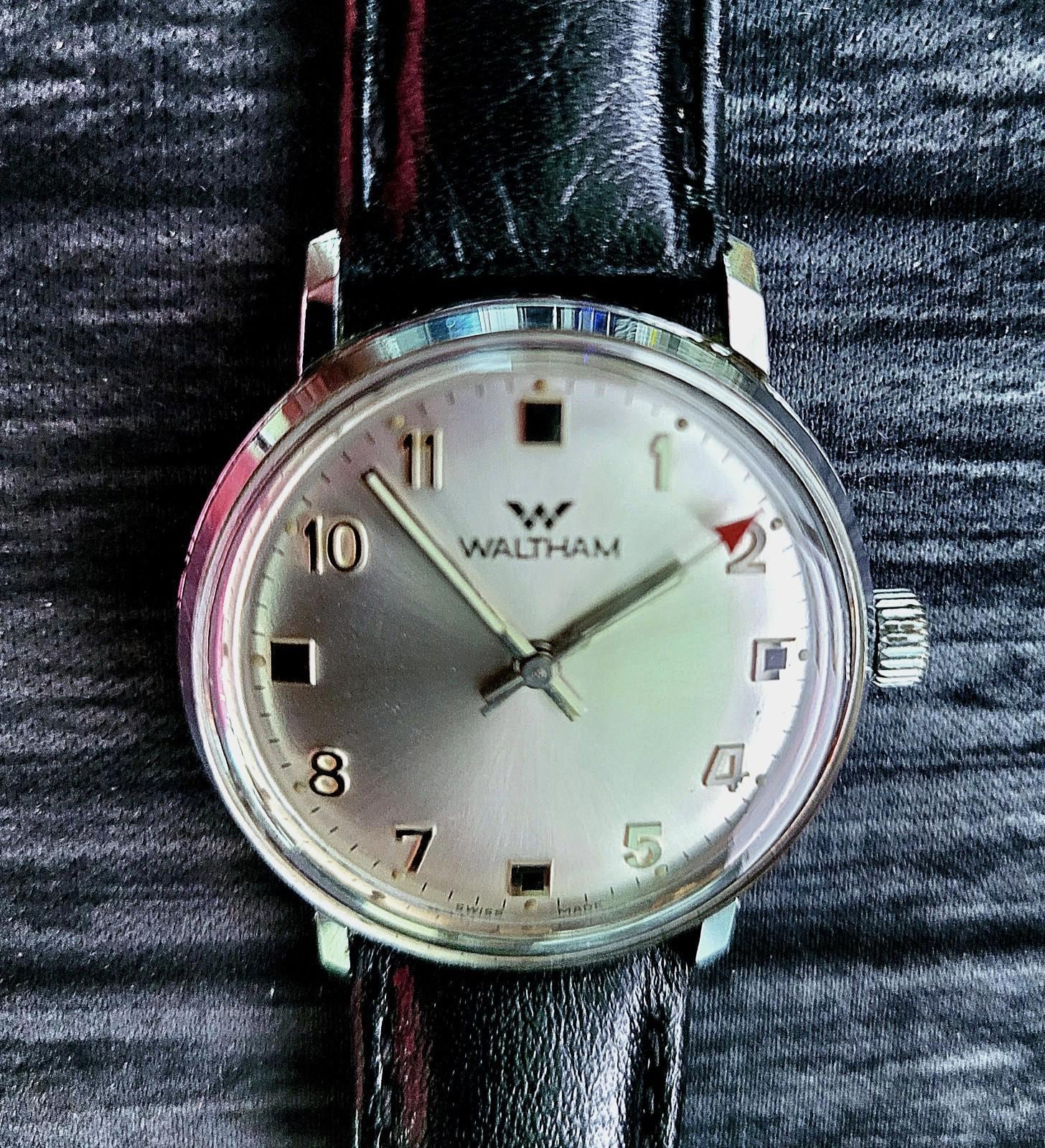 Rare Waltham Mechanical 140 Caliber Swiss 1950 display picture 3