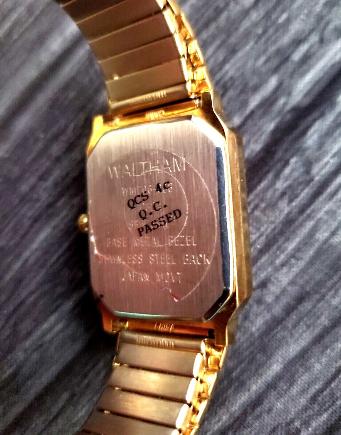 オリジナル、新品未使用、希少なヴィンテージWALTHAM 1980年代レトロ