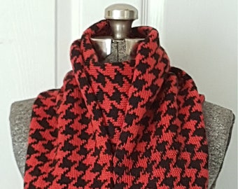 Almaguin Scarf: Handmade Bold Red / Black Houndstooth Check Knitted Scarf - 100% Merino Wool