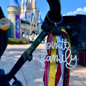 Étiquette lumineuse pour poussette inspirée de Disney | Étiquette lumineuse pour poussette Disney World et Disneyland | Médaille Mickey | Médaille Minnie Mouse
