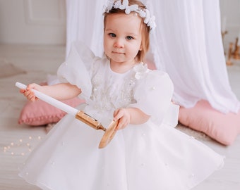 Robe de demoiselle d'honneur blanche, Robe de baptême pour bébé, Robe de premier anniversaire en perles, Robe en dentelle scintillante pour tout-petit, Robe de bal avec papillon