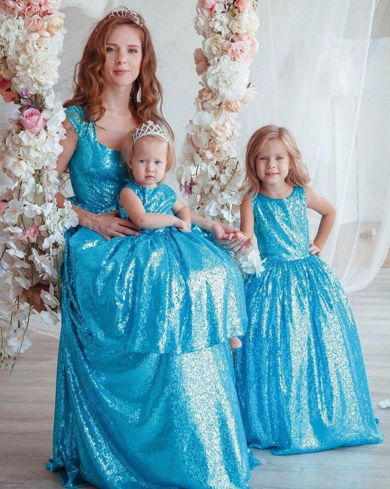 mother and daughter long dresses