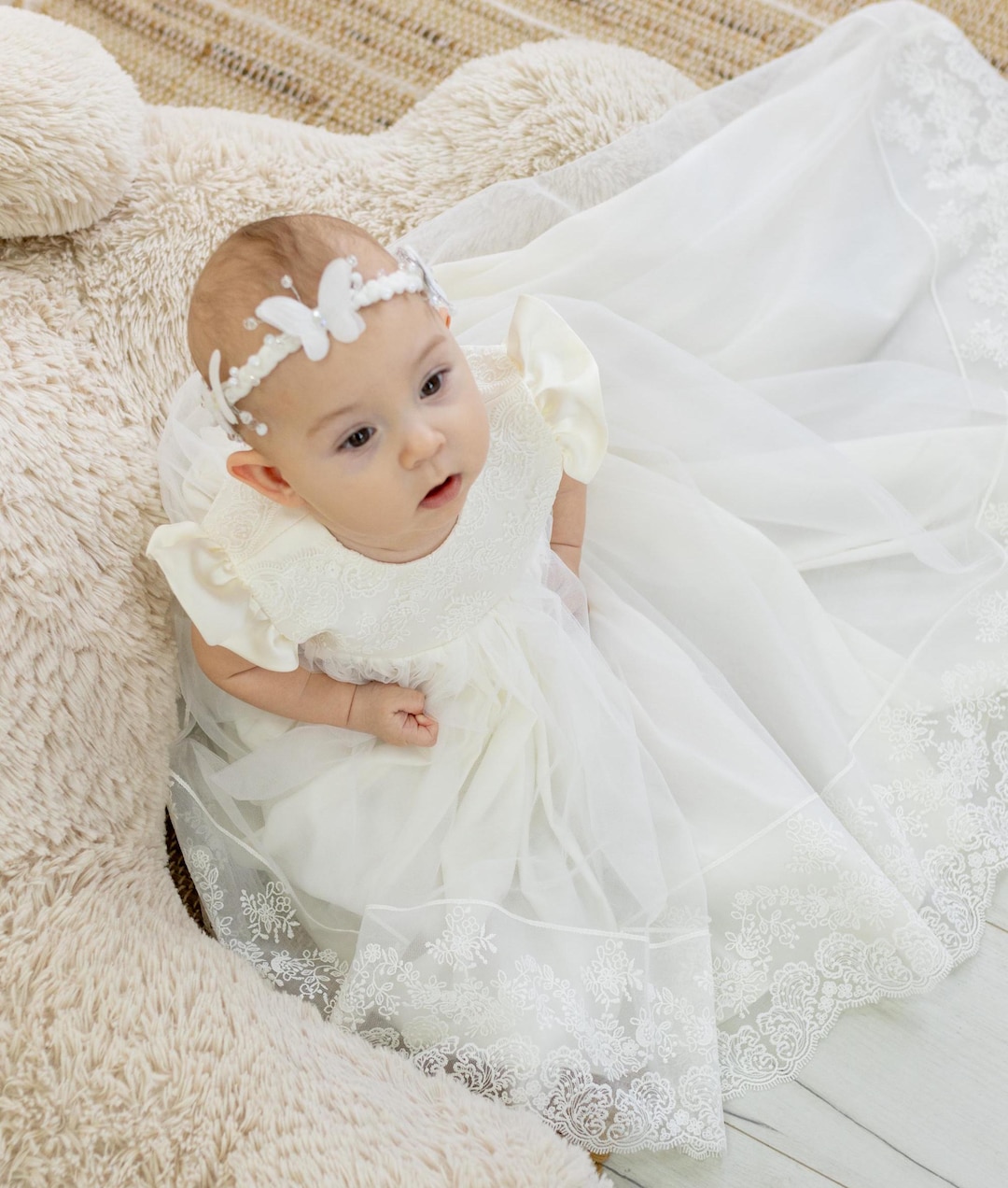 アイボリーホワイトのレースの洗礼式ベビードレス、初聖体拝領