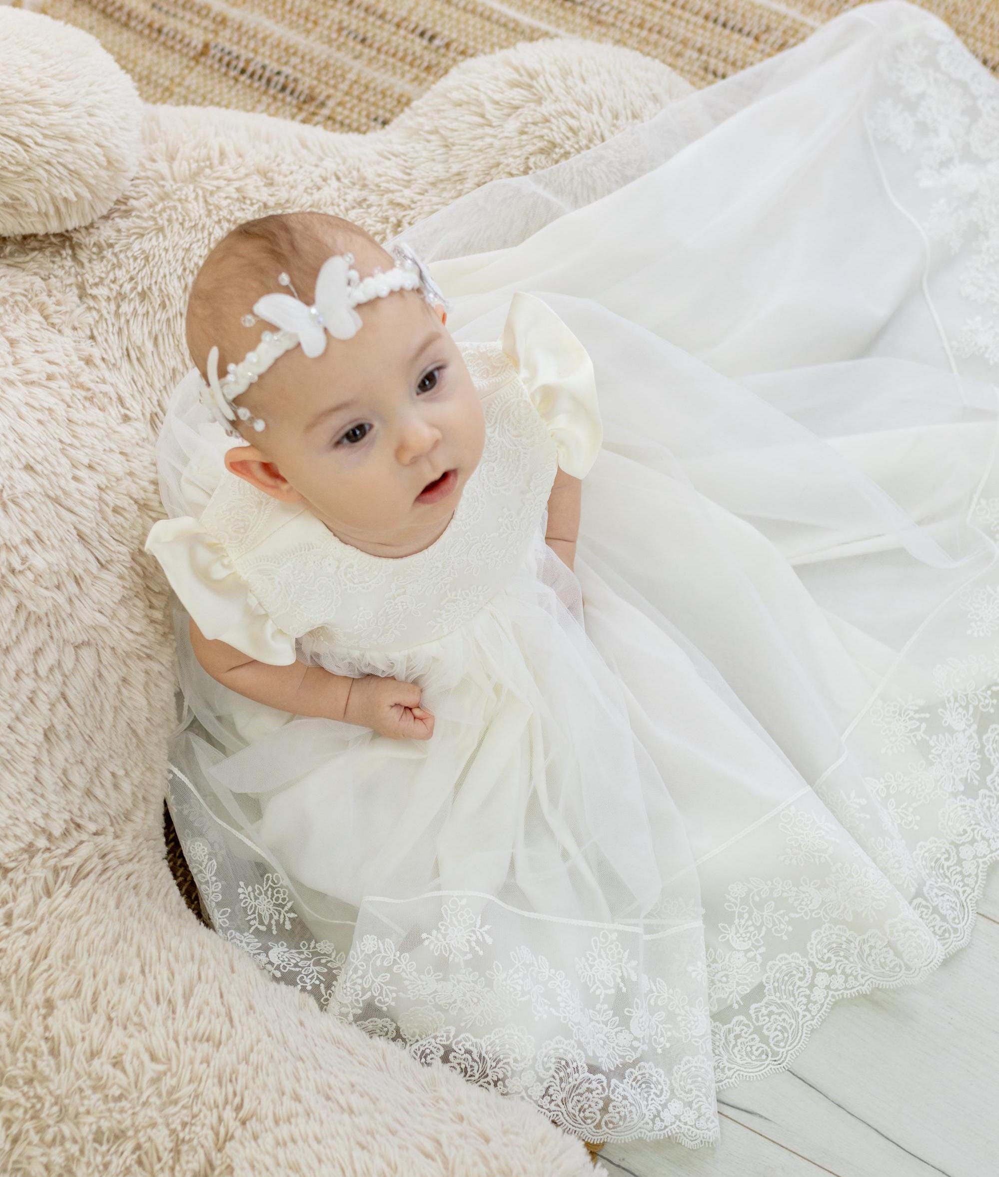 アイボリーホワイトのレースの洗礼式ベビードレス、初聖体拝領