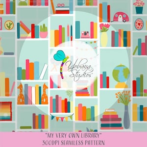 Può includere: Un motivo senza cuciture che presenta una libreria piena di libri colorati, piante e altri oggetti decorativi. Il motivo è intitolato "La mia libreria personale" ed è a 300 DPI.