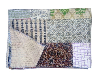 Patchwork Kantha Quilt, Vintage Patchwork Silk Sari quilt, Embroidery Quilt, Bedspread, Blanket, Coverlet, Bed sheet, Indian Patola quilt