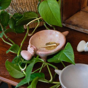 Kenyan Soapstone Hippo Dish &#39;Marbled Pink&#39;
