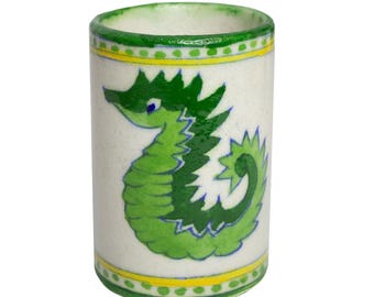 Porta-escova de dentes indiano pintado à mão com o desenho de um cavalo-marinho.