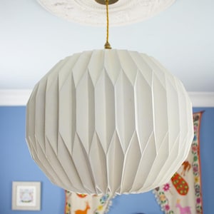 Globo di paralume in carta origami 'White Spring Blooms'