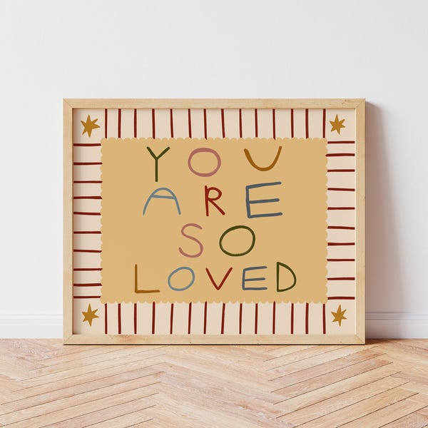 You Are So Love Wall Art Print – Boho kinderkamer citaat poster, positieve bevestiging kinderkamer decor, babyshower cadeau INGELIJSTE