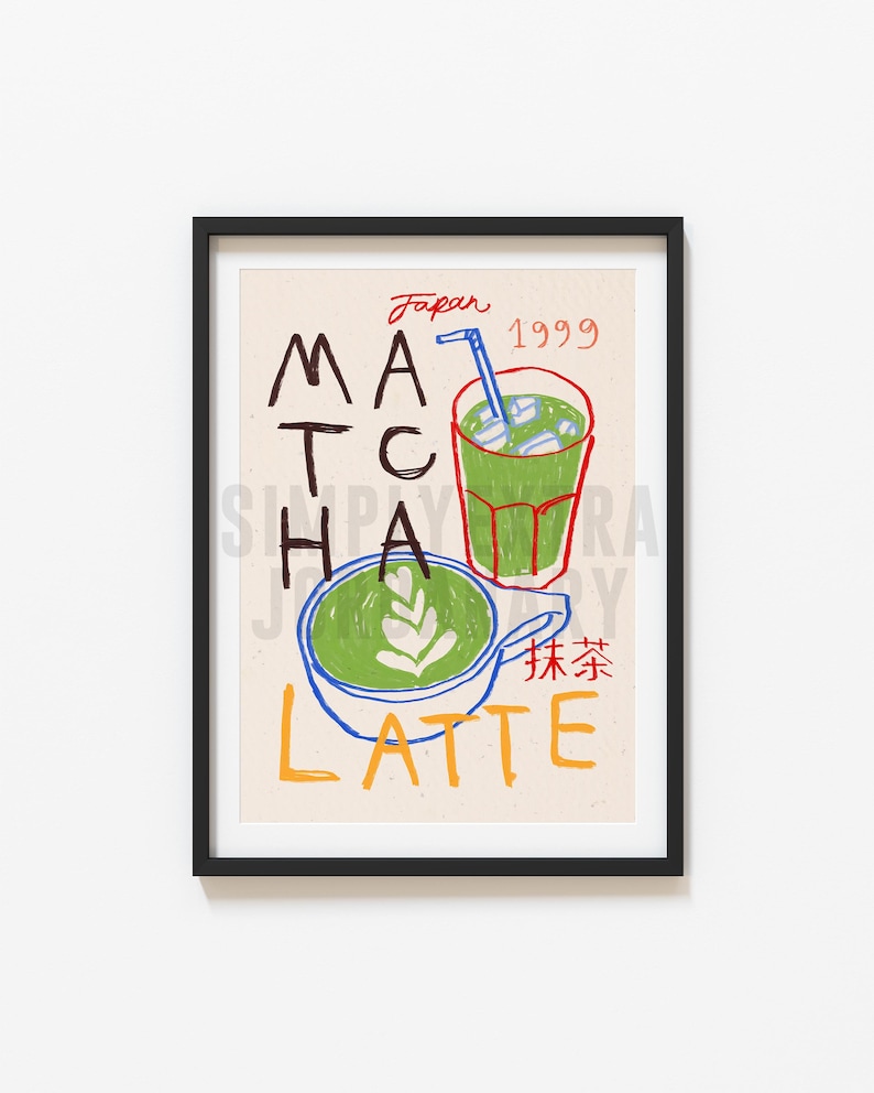Peut inclure: Une illustration encadr&eacute;e d'un latte au matcha vert et d'un verre de matcha glac&eacute; avec le texte "Japon 1999" et "Matcha Latte" en lettres manuscrites color&eacute;es.