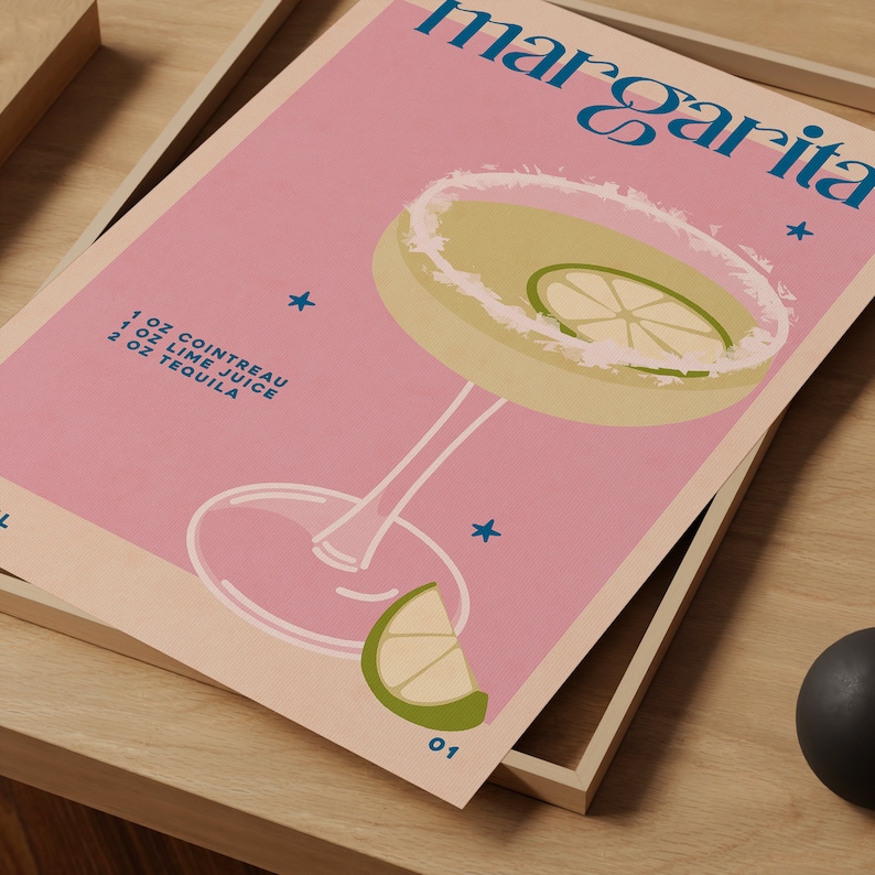Peut inclure: Une affiche rose avec une illustration de cocktail margarita et le texte "Margarita" et "1 oz Cointreau, 1 oz Jus de citron vert, 2 oz Tequila".