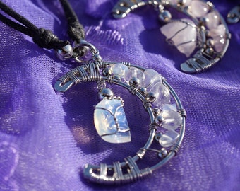 COLLIER DE LUNE EN CRISTAL ~ collier de pierres précieuses avec améthyste brute ~ collier de déclaration en cristal ~ collier céleste pierre de lune argentée ~ quartz rose