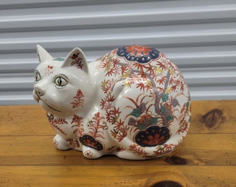 Vintage Japanese Porcelain Imari Crouching Cat Statue Signed