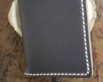 2 tone Horween minimalist wallet, 2 card slots, 2 folded bill pockets. Exterior in Horween nut brown, interior in Horween natural