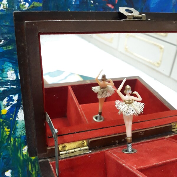 Little Fiber VINTAGE ! Unusual 60s rare Wooden and Ballerina Jewelry Box